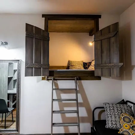 Appartamento Rustic In The Historical Center *